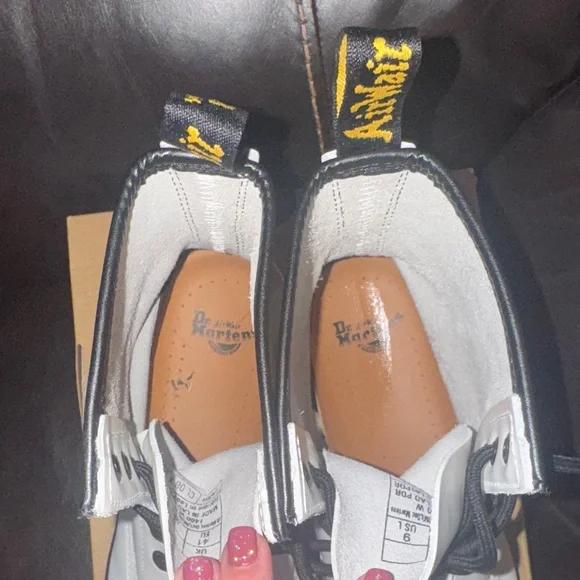 Women’s Dr. Martens White Combat Boots size 9 - Picture 4 of 9